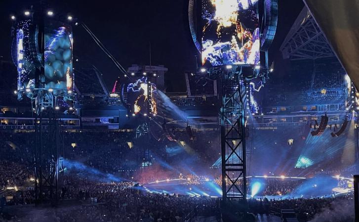 Fények, amik átírják a szabályokat – Így világít a Metallica M72 turné nyolc toronya