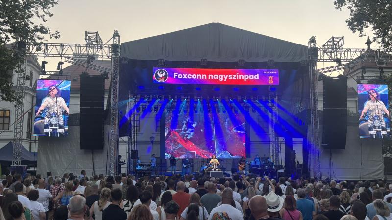 Meyer Sound rendszerek a Tatai V&iacute;z, Zene, Vir&aacute;g Fesztiv&aacute;lon